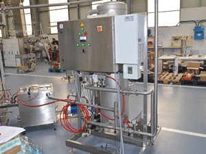 Ensemble générateur d'ozone pour la production d'eau ozonée pour rinceuse de bouteilles